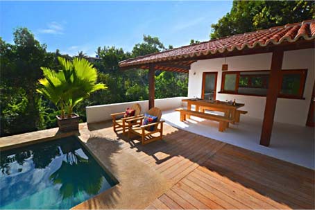 Casa de 2 Quartos em Localização Privilegiada com Vista do Mar e da Floresta