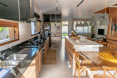 Novas Casas de 4 Quartos à Venda em um Belo Condomínio à Beira-mar