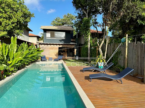 Descubra o Paraíso em Arraial d'Ajuda: Casa de Sonhos a 200 Metros da Praia!