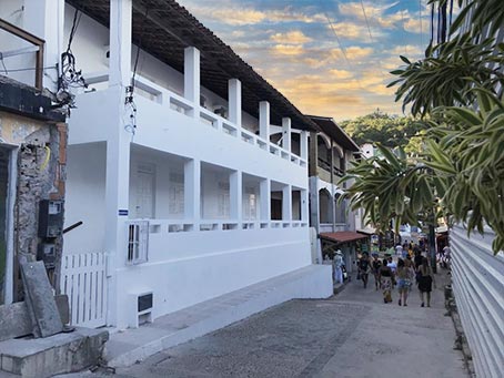 Casa de 6 Quartos Perto da Primeira Praia