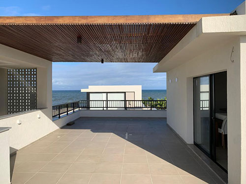 Paraíso à Beira-Mar em Itacimirim: Apartamento Duplex de Luxo