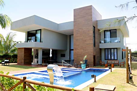 Mansão de Luxo Com 8 Quartos em Condomínio à Beira-mar