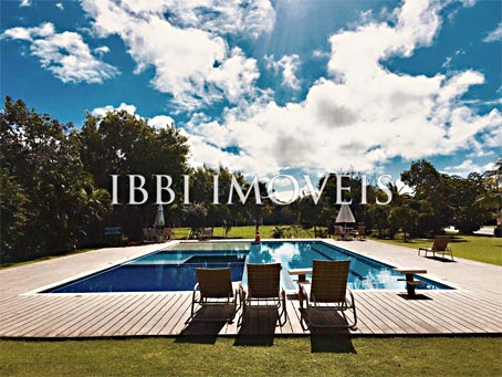 Linda Casa de 4 Quartos em Condomínio Premium Perto da Praia Espera