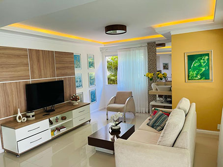 Casa Moderna com Três Quartos em Condomínio Lindo