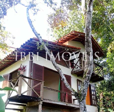 Propriedade Com Uma Casa de 2 Quartos e Dois Chalés Perto da Vila