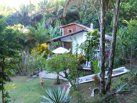 Propriedade com Duas Casas Rústicas e Bela Vista do Mar