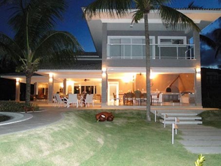 Linda Casa de Quatro Quartos em Boa Localização