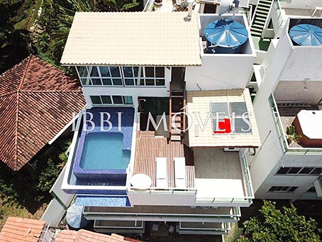 Linda Mansão de 4 Quartos com Excelente Vista do Mar