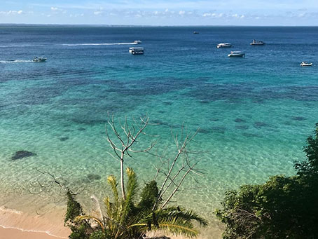 Terreno Frente ao Mar com um Chalé em Localização Privilegiada