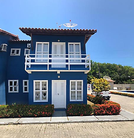 Casa Com Três Quartos Em Condomínio