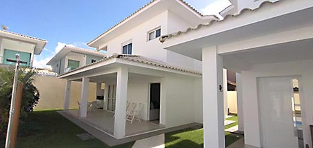 Linda Casa Com Quatro Quartos Perto da Praia