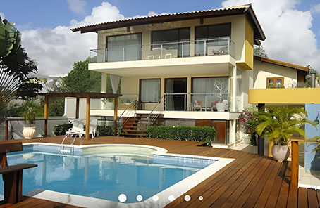 Linda Casa de Estilo Colonial com 3 Quartos em Porto Seguro