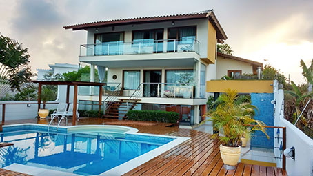 Linda Casa Moderna de Três Quartos Com Vista Para o Mar