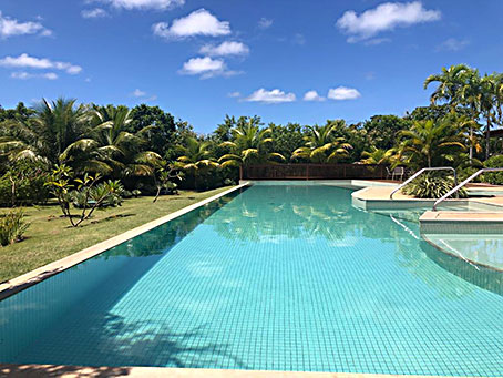 Praia do Forte: Apartamento de 2 Quartos em Condomínio Premium