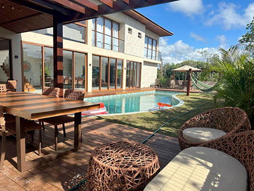 Casa em Condomínio em Praia do Forte: Espaço para Toda a Família