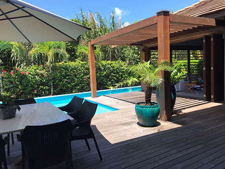 Casa de Alto Padrão de 5 Quartos em Condomínio de Luxo