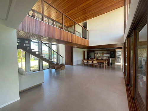 Casa de Alto Padrão em Condomínio com Infraestrutura Completa