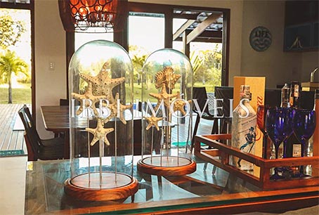 Mansão Premium de 6 Quartos em um Belo Condomínio