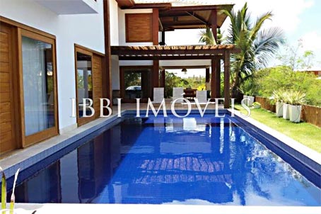 Bela Mansão de 5 quartos à Beira-mar em Condomínio de Alta Classe