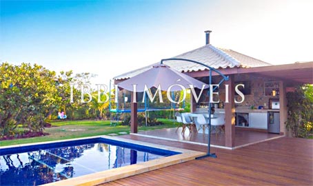 Bela Mansão de 5 Quartos em Condomínio de Alta Classe