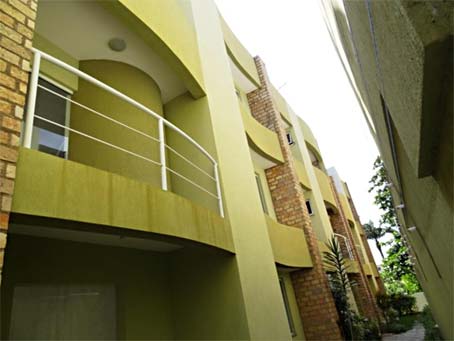 Casa Geminada Duplex com 2 Quartos Próxima à Praia