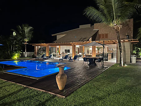 Mansão de 7 Quartos Recém-construída em Condomínio de Luxo