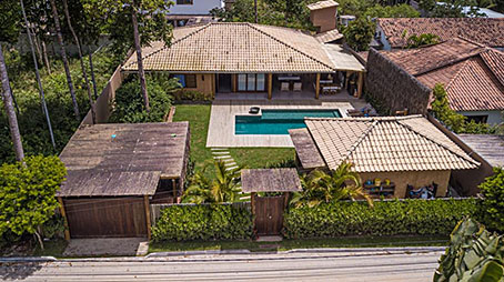 Casa Rústica De Três Quartos Em Condomínio De Alta Classe